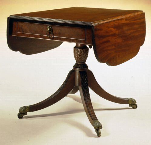 CARSWELL RUSH BERLIN - Table de repas carrée-CARSWELL RUSH BERLIN-VERY FINE FEDERAL CARVED MAHOGANY BREAKFAST TABLE