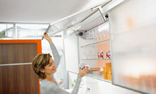 Blum France - Porte de meuble de cuisine relevable-Blum France-AVENTOS HS pour portes relevantes basculantes