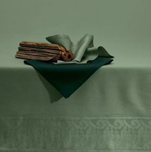  Matching tablecloth and napkin set