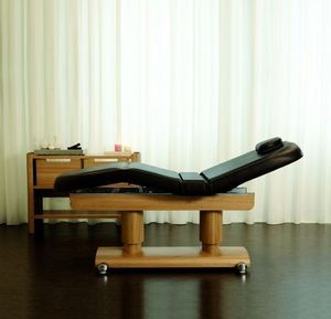  Massage table