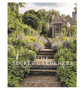 Quarto Knows - secret gardeners - Garden Book