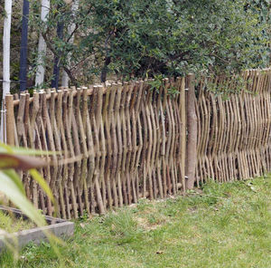 Jardins Animes - noisetier - Fence With An Openwork Design