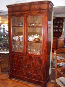 ANTIQUITES THUILLIER - style louis philippe - xixe - bel acajou flammé - Display Cabinet