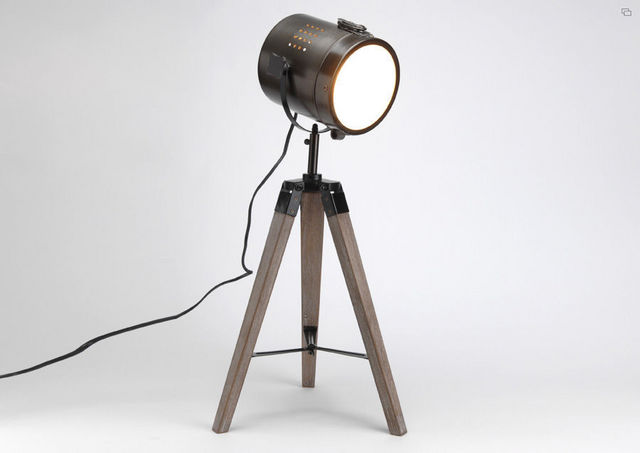 Kervroedan Jean Claude - Table lamp-Kervroedan Jean Claude-Lampe spot sur trépied en bois et métal 28x32x65,5