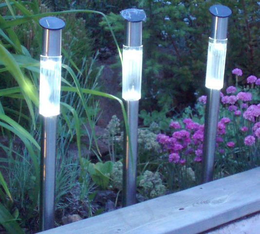FEERIE SOLAIRE - Step lights-FEERIE SOLAIRE-Borne solaire design tube blanche en inox 60cm
