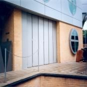 Bolton Gate Company - sonafold folding doors - Puerta De Garaje Plegable